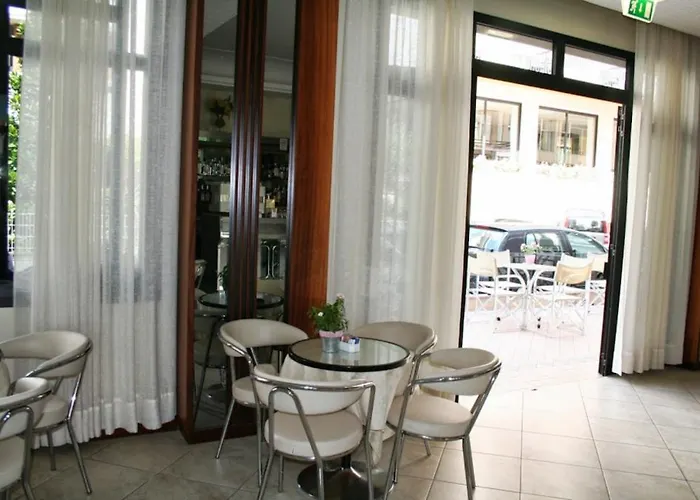 Ξενοδοχείο Handy Sea 3*